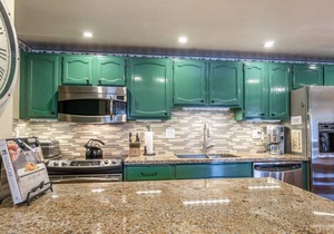 Stunning boutique mountain condo near Village and Gondola