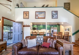 Stunning boutique mountain condo near Village and Gondola
