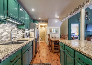 Stunning boutique mountain condo near Village and Gondola