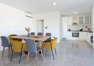 Stunning home in Obrovac Sinjski