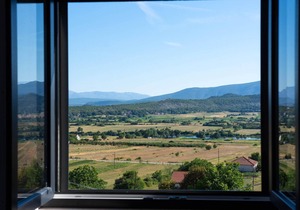 Stunning home in Obrovac Sinjski