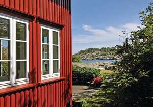 Stunning home in Flekkerøy with kitchen