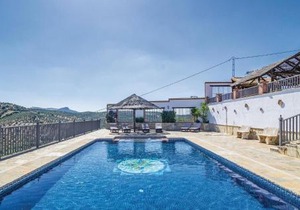 Stunning Home In Iznájar With Wifi