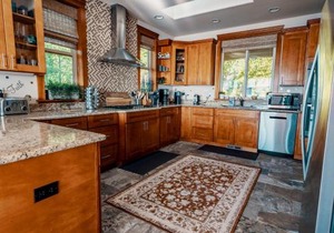 Stunning House with Views of Puget Sound! Ideal for Family Reunions