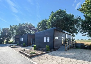 Stunning lodge 2 bedroom lodge, sleeps 6 with hot tub