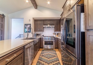 Stunning Pet Friendly Creekhouse #495