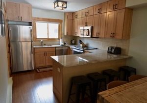 Stunning Ski in/Ski out Cedars Townhouse~ Short Walk to Slopes and Main St.