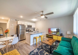Stylish 1BR Near UT | Brentwood | Evonify 1035
