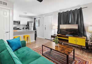 Stylish 1BR Near UT | Highland | Evonify