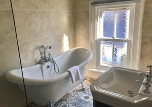 Stylish 2 Bedroom Cottage Near Botanical Gardens