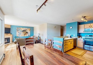 Stylish Condo Near Dillon Reservoir & Seven Ski Areas