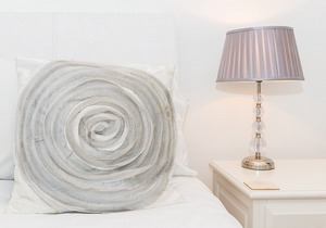 Stylish first floor apartment in the heart of the town with lovely river views.