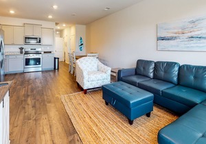 Stylish ocean view Beach Club townhouse with shared pool, sauna, tennis, & gym