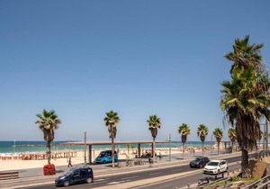 Stylish Studio Apt w Balcony 3-min From the Beach by Sea N' Rent