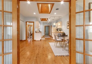 Suite 725 on Main |Recently Face-Lifted |Walkable Dwntwn Condo |Parking |Dining |Nightlife |Shopping