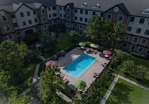 Suite with Pool Access, Free Shuttle, Buffet Breakfast + 24h Business Center