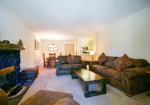 Summit 211 Apartment