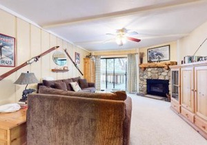 Summit 3 Apartment