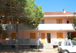 Sun drenched seaside holiday home close to Venice