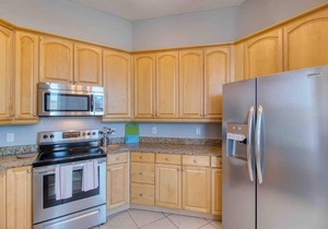 Sunny & bright - cute 1 BR apt in historic SPR