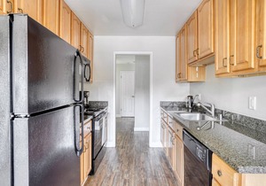 Sunny Mountain View 2BR w/Pool, Gym, BBQ, 5 min to Target, by Blueground