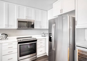 Sunny Santana Row 1BR w/Pool & Gym, 10 mins to Google, by Blueground