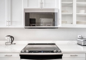 Sunny Santana Row 1BR w/Pool & Gym, 10 mins to Google, by Blueground