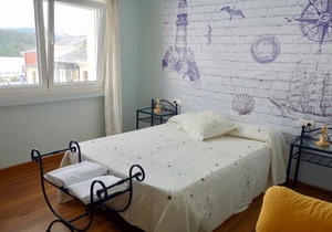 Sunny, Spacious Townhouse right in the Center of Historic O Barqueiro harbor