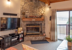 Sunplace #02: Lake Access, Townhouse, Fireplace, Community Pool!