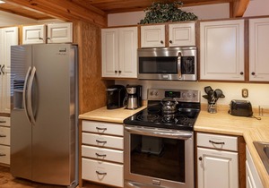 Sunplace #02: Lake Access, Townhouse, Fireplace, Community Pool!