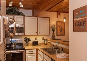 Sunplace #02: Lake Access, Townhouse, Fireplace, Community Pool!