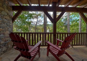 Super cute cabin in Village of Cheshire/Black Mountain. Includes Biltmore!