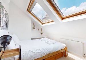 Superb 2 bed flat next to Clapham South station