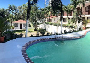 Superb 2 bedroom apartment, 4/5 persons, a / c, wifi, pool, quiet, yet central