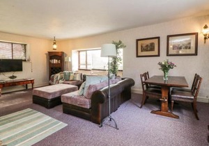 Swallows Nest at Magnolia Lake