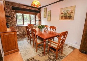 Swallows Nest at Magnolia Lake