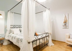 Syntagma 3 Bedroom Sweet Simple And Practical Apartment