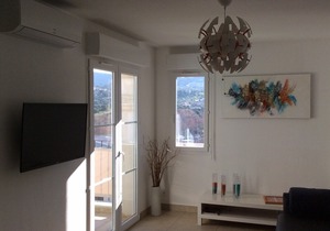 T2 Very quiet, close to beaches and town center, sea and mountain views