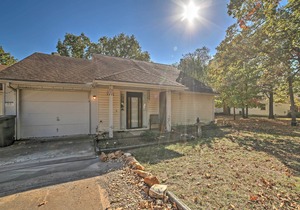 Tahlequah Duplex w/ Screened-in Porch & Fire Pit!