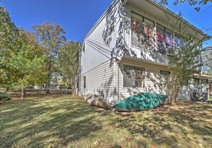 Tahlequah Duplex with Screened-in Porch and Fire Pit!