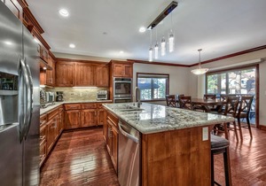 Tahoe Woods #602 Stateline, Walk to Gondola, Lake, Casinos