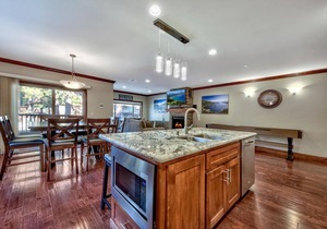 Tahoe Woods #602 Stateline, Walk to Gondola, Lake, Casinos