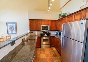 Taluswood - Spacious Creekside Townhome with Amazing Views & Common Hot Tub