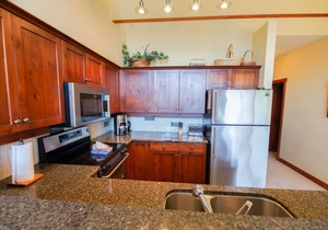 Taluswood - Spacious Creekside Townhome with Amazing Views & Common Hot Tub