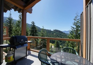 Taluswood - Spacious Creekside Townhome with Amazing Views & Common Hot Tub