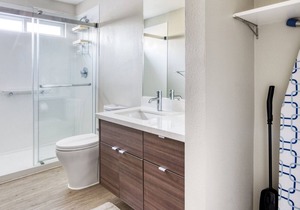 Tasteful Campbell 1BR w/ W/D, Pool, Gym, walk to WF + TJ, by Blueground