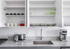 Tasteful Logan Square 2BR w/Gym, Roof Deck, 1 block to L, by Blueground