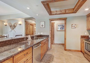 Ten Mile Condo - Spacious Ski-In/Out in Breck!