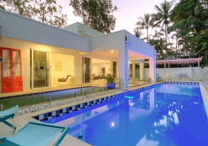 Tenterfield on Oak Beach - Modern & Luxurious