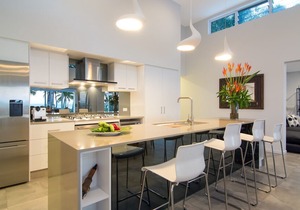 Tenterfield on Oak Beach - Modern & Luxurious